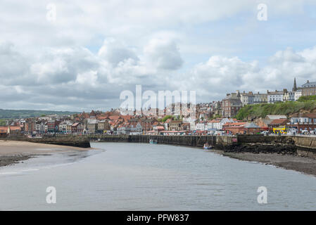 Le port historique de Whitby, sur la côte de North Yorkshire, Angleterre. Banque D'Images