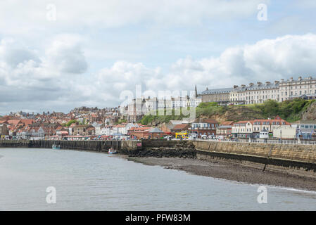 Le port historique de Whitby, sur la côte de North Yorkshire, Angleterre. Banque D'Images