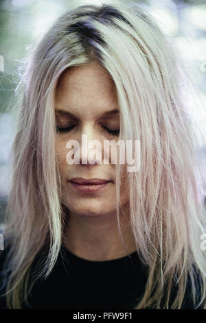 Le Danemark, Roskilde - Juillet 2, 2018. Le Danish one-woman black metal act Myrkur est présenté avant un concert live au cours de la Danish music festival Festival de Roskilde en 2018. (Photo crédit : Gonzales Photo - Malthe Ivarsson). Banque D'Images