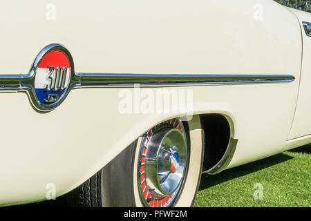 PLYMOUTH, MI/USA - Le 29 juillet 2018 : une Chrysler 1958 garniture 300D à l'affiche au Concours d'elégance d'Amérique car show au Inn at St John's. Banque D'Images