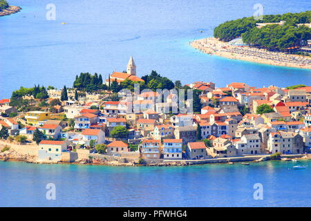 Vue panoramique de Primosten, destination de voyage en Croatie Banque D'Images