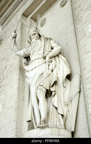 Statue de Moïse par l'entrée de l'église St Jacques / Eglise Saint Jacques-sur-Coudenberg / Sint-Jacob-op-Koudenberg, Bruxelles, Belgique. (Catho Romain Banque D'Images