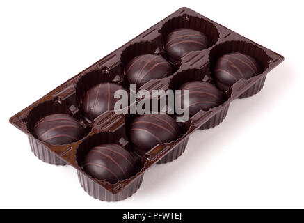 Avec boîte de bonbons chocolats isolé sur fond blanc Banque D'Images