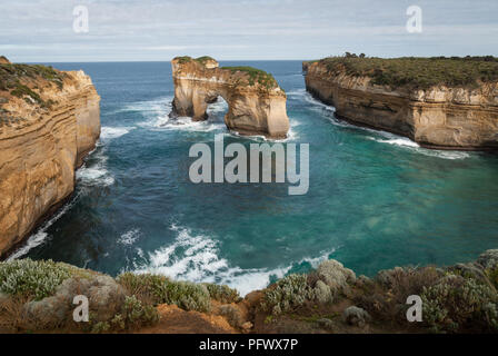 Les piles de la mer , une partie des douze apôtres rock formations, Great Ocean Road, Victoria, Australie Banque D'Images