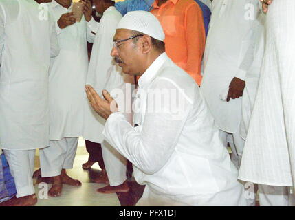 Ministre Arup Biswas tient sur l'Eid Banque D'Images