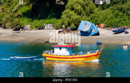 PUERTO MONTT, CHILI - 12 janvier 2018 : Avis d'un bateau de touristes. L'espace de copie pour le texte Banque D'Images