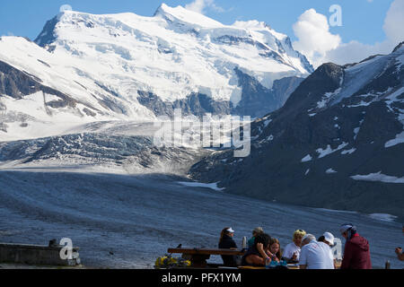Corbassièere Glacier, touristes, Valais, Suisse Banque D'Images