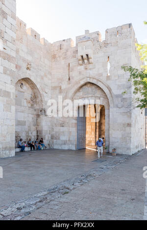 Jérusalem, Israël - 16 août 2018 : la porte de Jaffa, l'une des sept grandes portes ouvertes dans des murs de la vieille ville de Jérusalem Banque D'Images