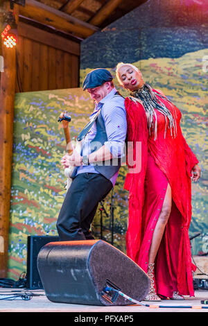 Singer Shakura S'Aida à Canmore Folk Music Festival, Canmore, Alberta, Canada Banque D'Images