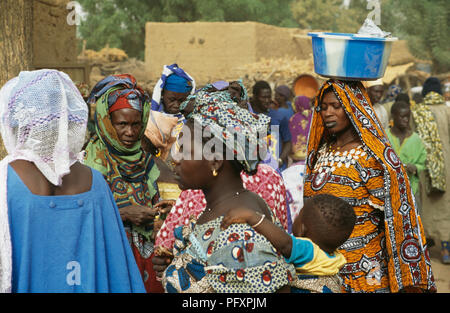 Le marché du dimanche à Somadougou, près de Mopti, au Mali pour un usage éditorial uniquement Banque D'Images