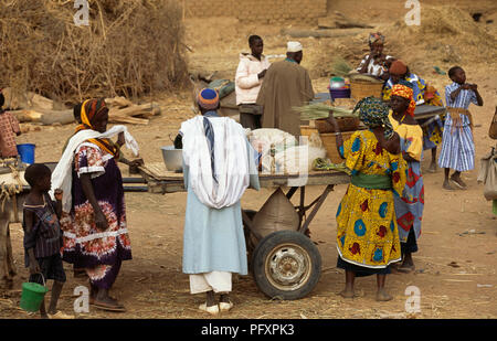 Le marché du dimanche à Somadougou, près de Mopti, au Mali pour un usage éditorial uniquement Banque D'Images