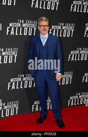 Directeur Christopher McQuarrie, marche le caret rouge avant la projection de Mission Impossible un Fallout le Smithsonian National Air and Space Museum le 22 juillet, à Washington, DC. Banque D'Images