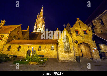 Les bâtiments historiques de l'ancien hôpital de l'Hôpital de Saint John (site Oud Sint-Jan) par nuit - Bruges, Belgique Banque D'Images