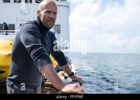 DATE DE SORTIE : Août 10, 2018 Titre : Le Meg STUDIO : Gravité Photos : Jon Turteltaub directeur Résumé : Après avoir échappé à une attaque par ce qu'il était un requin de 70 pieds, Jonas Taylor doit affronter ses peurs pour sauver ceux qui sont prisonniers dans un submersible en contrebas. Avec : Jason Statham que Jonas Taylor. (Crédit Image : © Gravité Photos/Images de divertissement) Banque D'Images