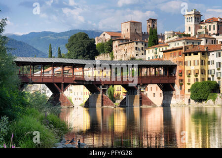 Le vieux pont à Bassano del Grappa, également appelé Ponte degli Alpini, Italie. Banque D'Images