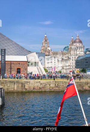 Vues sur le dock prises au cours de la régate annuelle de grands navires en mai 2018. Le Liver Building en arrière-plan. Banque D'Images