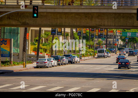 Los Angeles, Californie, USA, août, 20, 2018 : vue extérieure de Los Angeles freeway interchange rampes dans la vallée de San Fernando Banque D'Images