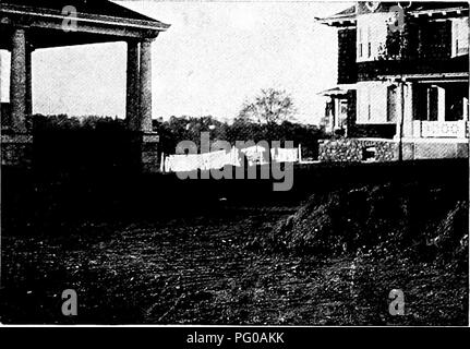 . Pelouses, et comment les faire : avec la tenue convenable de putting greens . Les pelouses. Tôles IV. Avoir un bon approvisionnement d'un riche terreau uniforme, uniformément répartis sur la surface. Veuillez noter que ces images sont extraites de la page numérisée des images qui peuvent avoir été retouchées numériquement pour plus de lisibilité - coloration et l'aspect de ces illustrations ne peut pas parfaitement ressembler à l'œuvre originale.. Barron, Leonard, 1868-1938. Garden City, N. Y. : Doubleday, Page &AMP ; Co. Banque D'Images