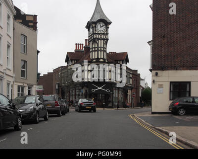 Castle Road, Southsea, Portsmouth, Angleterre, avec la tour de commisioned par Gales Brewery et conçu par l'architecte J. W. Walmisley Banque D'Images