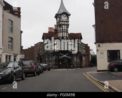 Castle Road, Southsea, Portsmouth, Angleterre, avec la tour de commisioned par Gales Brewery et conçu par l'architecte J. W. Walmisley Banque D'Images