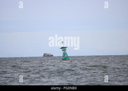 Une bouée en mer Banque D'Images
