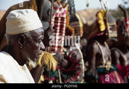 Maître de danse de masque à Nombori village, pays Dogon, au Mali pour un usage éditorial uniquement Banque D'Images