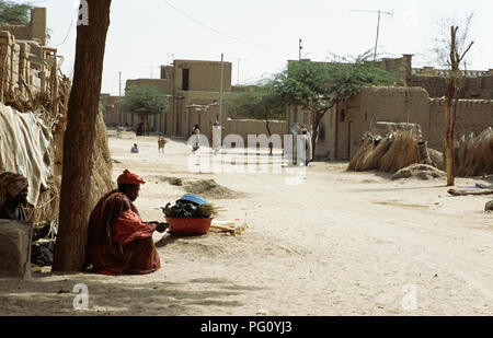 Scène de rue typique dans la région de Tombouctou, au Mali pour un usage éditorial uniquement Banque D'Images