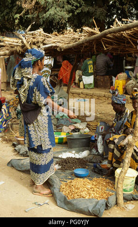 Le marché du dimanche à Somadougou, près de Mopti, au Mali pour un usage éditorial uniquement Banque D'Images