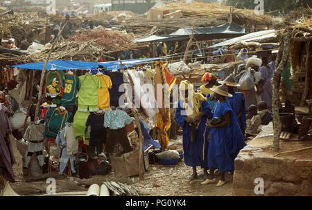 Le marché du dimanche à Somadougou, près de Mopti, au Mali pour un usage éditorial uniquement Banque D'Images