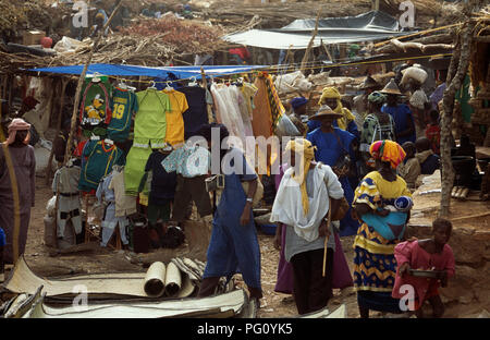 Le marché du dimanche à Somadougou, près de Mopti, au Mali pour un usage éditorial uniquement Banque D'Images