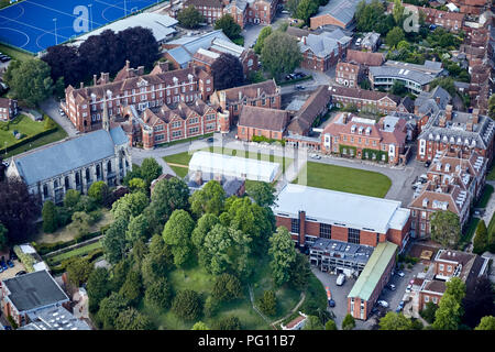 Vue aérienne des bâtiments et des terrains de l'université de Marlborough Wiltshire Banque D'Images