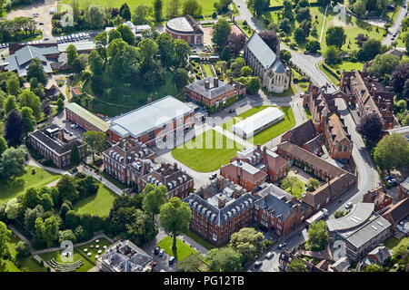 Vue aérienne des bâtiments et des terrains de l'université de Marlborough Wiltshire Banque D'Images