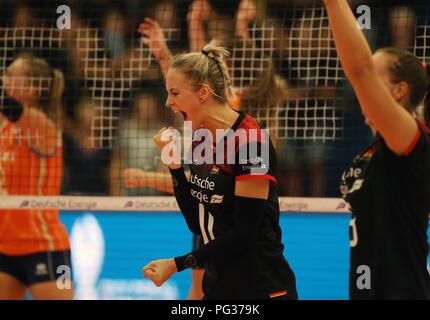 Muenster, Deutschland. 23 Aug, 2018. firo : 23.08.2018, le volley-ball : les femmes. L'Équipe nationale : Allemagne - Hollande, Pays-Bas jubilation Louisa Lippmann, GER | Conditions de crédit dans le monde entier : dpa/Alamy Live News Banque D'Images