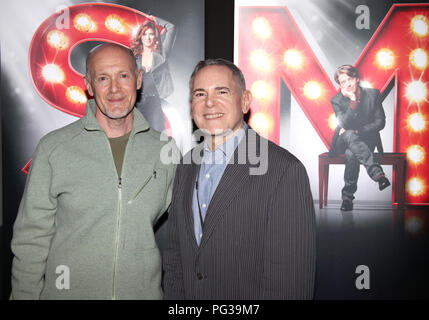 Photos Fichiers : Neil Meron et Craig Zadan assistant à la réception pour le dépistage après dépistage communautaire Broadway de 'SMASH' au Musée d'Art Moderne de New York, 12/12/2011 Credit : Walter McBride/MediaPunch MediaPunch Crédit : Inc/Alamy Live News Banque D'Images