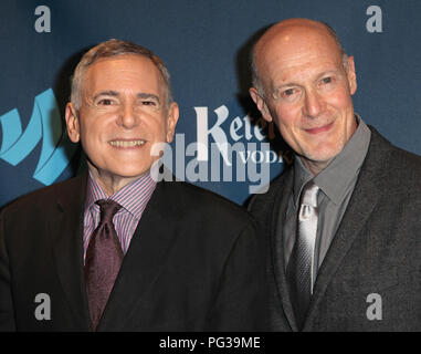 Photos Fichiers : Craig Zadan et Neil Meron participant à la 24e conférence annuelle de GLAAD Media Awards au Marriott Marquis Hotel à New York le 3/16/2013. Crédit : Walter McBride/MediaPunch MediaPunch Crédit : Inc/Alamy Live News Banque D'Images