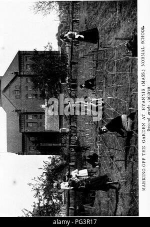 . Comment faire de jardins scolaires ; un manuel pour les enseignants et les élèves. Jardins de l'école. . Veuillez noter que ces images sont extraites de la page numérisée des images qui peuvent avoir été retouchées numériquement pour plus de lisibilité - coloration et l'aspect de ces illustrations ne peut pas parfaitement ressembler à l'œuvre originale.. Hemenway, Herbert Daniel, 1873-. New York, Doubleday, Page &AMP, le nom de l'entreprise Banque D'Images