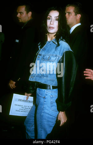 LOS ANGELES, CA - 30 juillet : la chanteuse/actrice Cher assiste à la "tromperie" de Panama Los Angeles Premiere le 30 juillet 1992 à la DGA Theatre de Los Angeles, Californie. Photo de Barry King/Alamy Stock Photo Banque D'Images