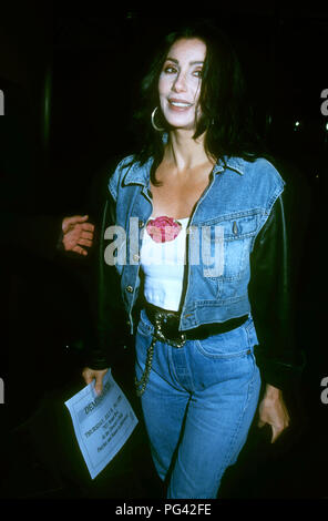 LOS ANGELES, CA - 30 juillet : la chanteuse/actrice Cher assiste à la "tromperie" de Panama Los Angeles Premiere le 30 juillet 1992 à la DGA Theatre de Los Angeles, Californie. Photo de Barry King/Alamy Stock Photo Banque D'Images