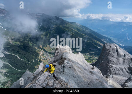 Escalade sur la via ferrata Gemmi-Daubenhorn, Leukerbad, Suisse, Europe Banque D'Images