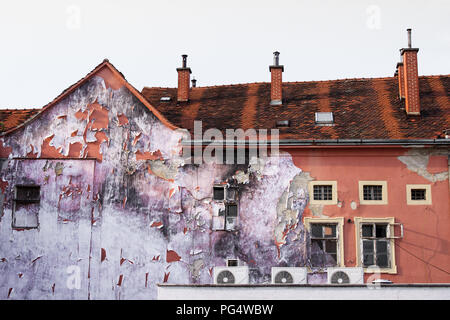 Les restes de peinture murale sur façade dans Zagreb Banque D'Images