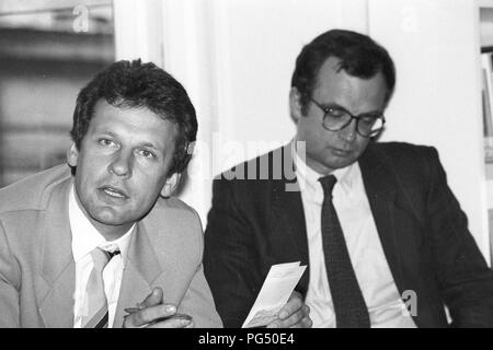 Réunion hebdomadaire de l'IWM à Vienne. L'IWM (Institut des Sciences Humaines) est un institut indépendant pour les études avancées en sciences humaines et sociales fondée en 1982 par le philosophe polonais Krzysztof Michalski (à gauche). Banque D'Images