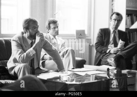 Réunion hebdomadaire de l'IWM à Vienne. L'IWM (Institut des Sciences Humaines) est un institut indépendant pour les études avancées en sciences humaines et sociales fondée en 1982 par le philosophe polonais Krzysztof Michalski (milieu). Banque D'Images