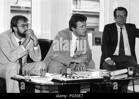 Réunion hebdomadaire de l'IWM à Vienne. L'IWM (Institut des Sciences Humaines) est un institut indépendant pour les études avancées en sciences humaines et sociales fondée en 1982 par le philosophe polonais Krzysztof Michalski (milieu). Banque D'Images