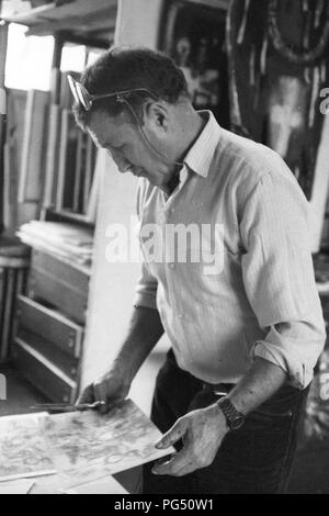 Le peintre tchèque Josef Jira dans sa maison dans le nord de la République tchèque Mala Skala. Banque D'Images