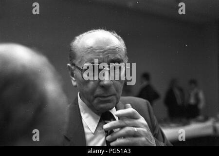 L'artiste et activiste tchèque Jiri Kolar. Banque D'Images