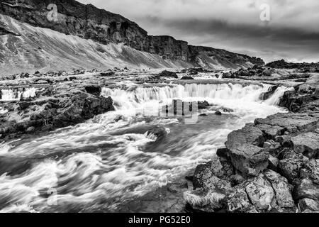 Pjodvegur Cascades près de la route dans la région du sud de l'Islande Banque D'Images