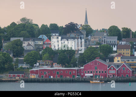 La ville de Lunenburg, au bord de l'eau de partout dans le port de Lunenburg LUNENBURG, Nouvelle-Écosse Banque D'Images