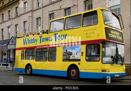 Bus de tournée à Whitby Banque D'Images