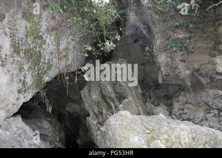 Grotte des voleurs Dehradun Uttarakhand en Inde . Aussi connu comme Guchu/Guchhu pani.L'un des meilleurs endroits à visiter à Dehradun Banque D'Images