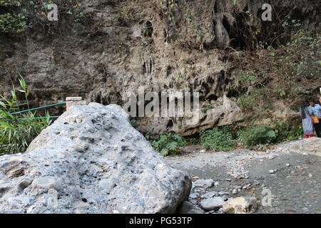 Grotte des voleurs Dehradun Uttarakhand en Inde . Aussi connu comme Guchu/Guchhu pani.L'un des meilleurs endroits à visiter à Dehradun Banque D'Images